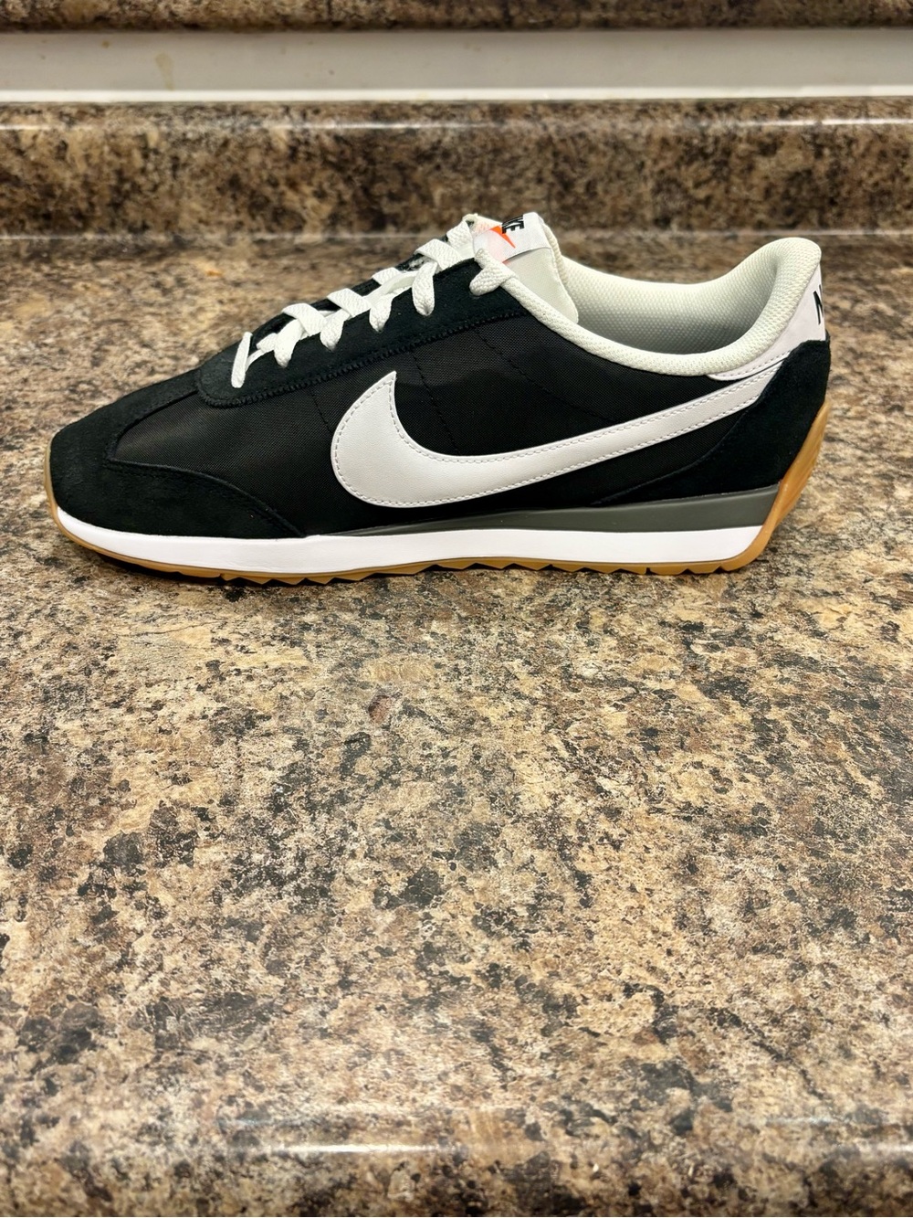 Brand New Nike Pacific Men's Casual Sneakers Black White Gum Size 10.5